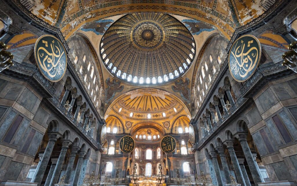 hagia sophia interni moschea copertina